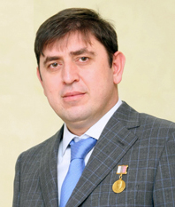 Поздравление директора ТФОМС Чеченской Республики Денилбека Абдулазизова с праздником Весны и Труда