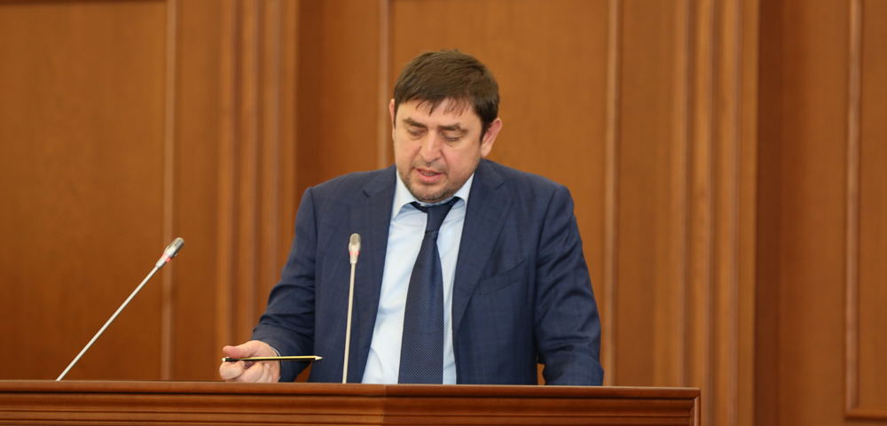 Денилбек Абдулазизов принял участие в пленарном заседании Парламента Чеченской Республики