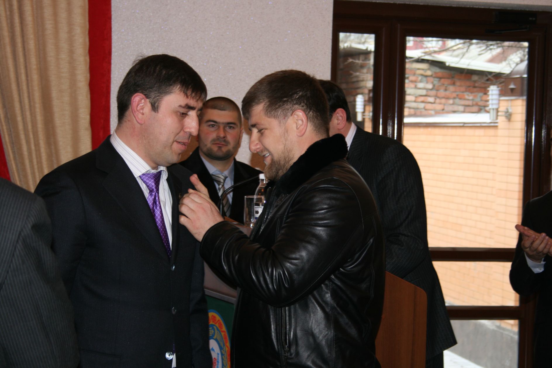 Рамзан Кадыров наградил высшей наградой Чеченской Республики Исполнительного директора Территориального фонда ОМС Чеченской Республики Денилбека Абдулазизова