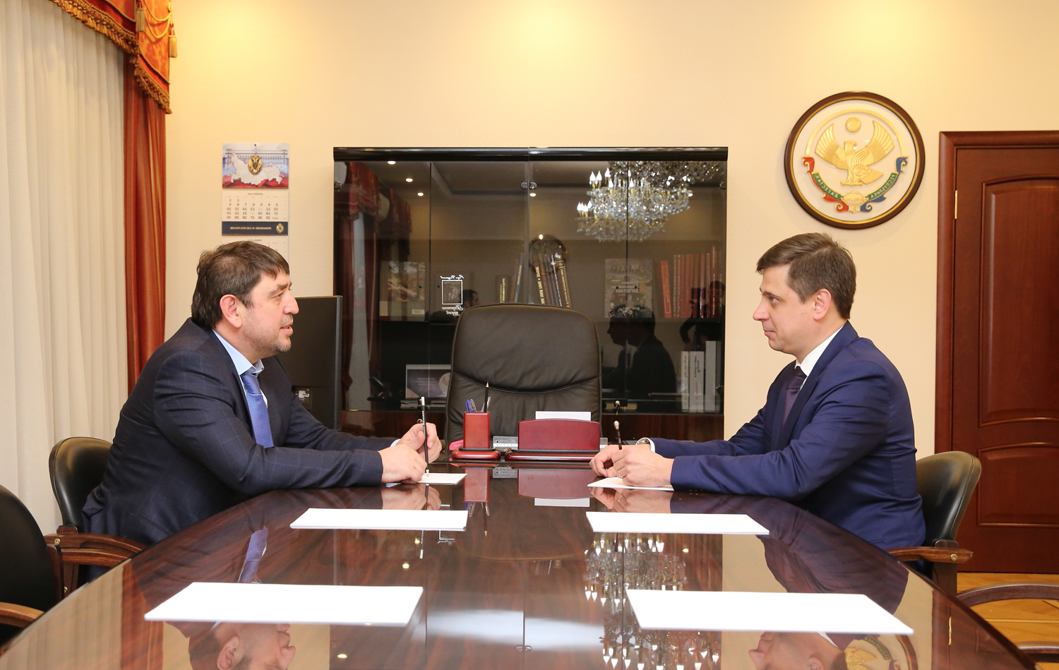 Денилбек Абдулазизов обсудил с директором ТФОМС Республики Дагестан актуальные вопросы системы ОМС 
