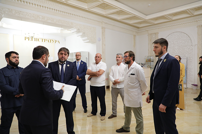 Денилбек Абдулазизов оценил качество медицинской помощи в Инновационном центре физической и реабилитационной медицины 