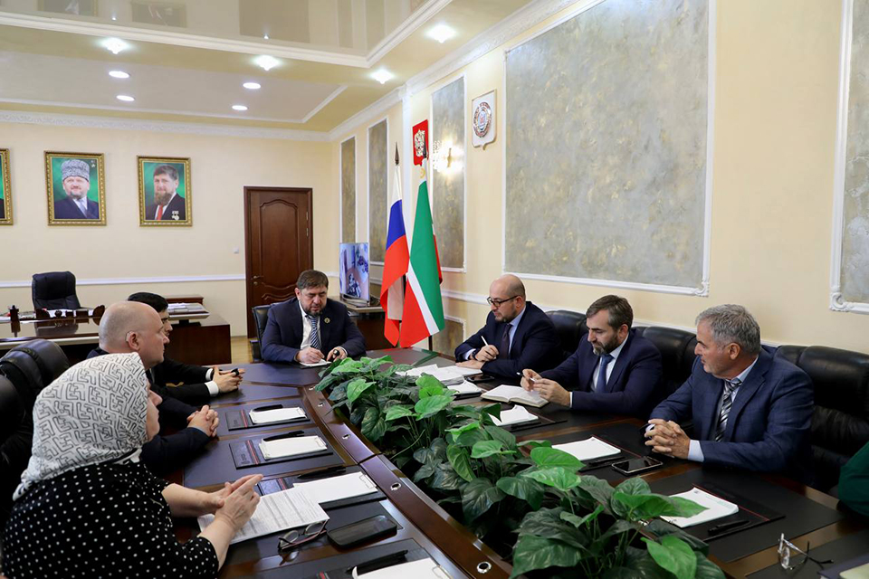 В ТФОМС Чеченской Республики обсудили ключевые вопросы системы обязательного медицинского страхования  