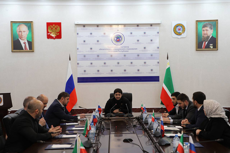 Вице-премьер Правительства ЧР Адам Алханов провел рабочую встречу с коллективом ТФОМС Чеченской Республики  