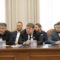 Денилбек Абдулазизов принял участие в совещании по вопросам социально-экономического развития ЧР