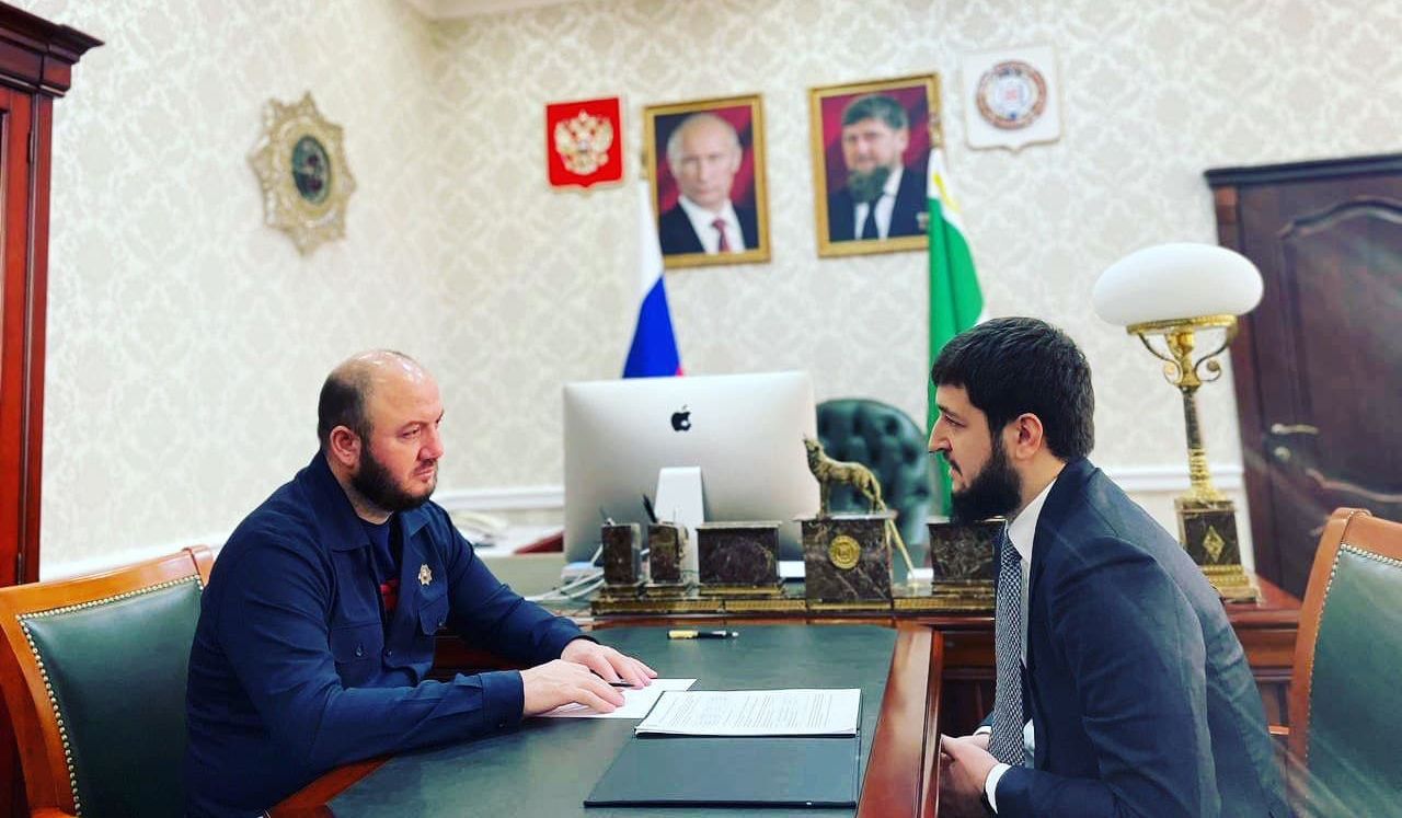 Иса Тумхаджиев провел рабочую встречу с первым заместителем директора ТФОМС Чеченской Республики Адамом Алхановым