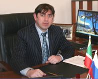 Поздравление Исполнительного директора ТФ ОМС ЧР Д.Ш. Абдулазизова с праздником Весны и Труда