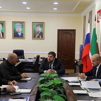 Денилбек Абдулазизов встретился с главными врачами ряда крупных медицинских учреждений республики 