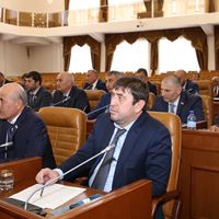 Денилбек Абдулазизов выступил с докладом на заседании Парламента Чеченской Республики 